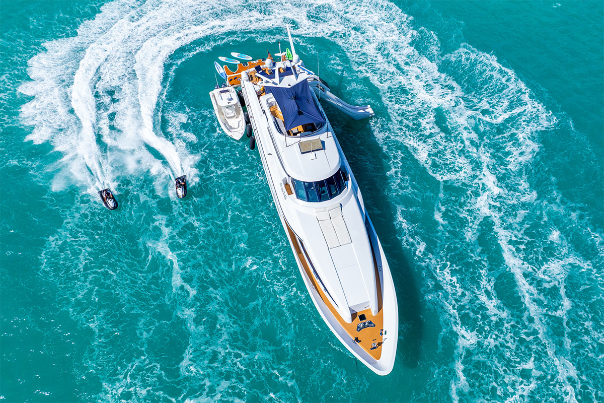 102 Luxury yacht EALU.jpg
