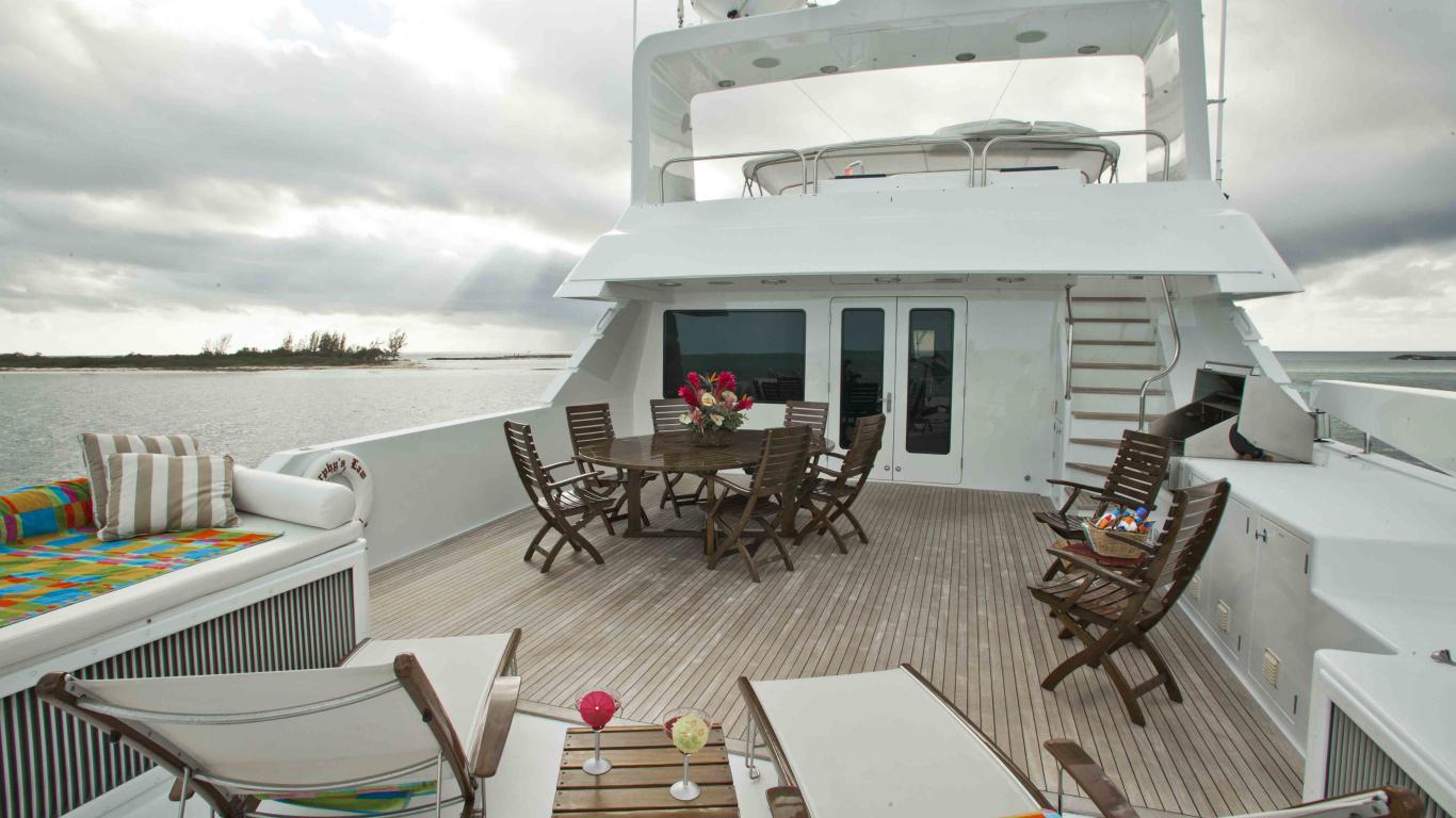 202 Dining and sun loungers on Upper deck.jpg