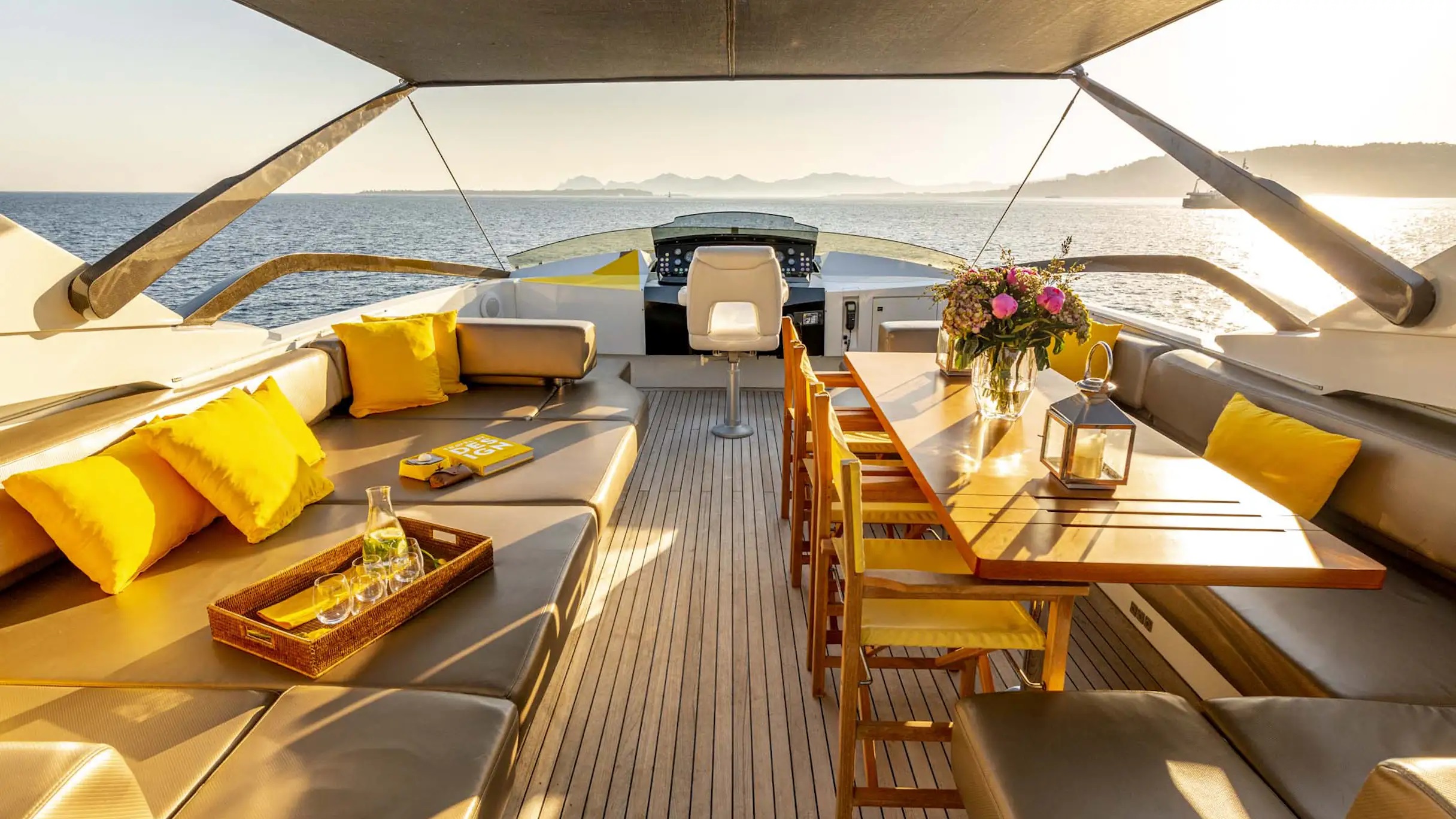 203 Lounge on Flybridge deck.jpg