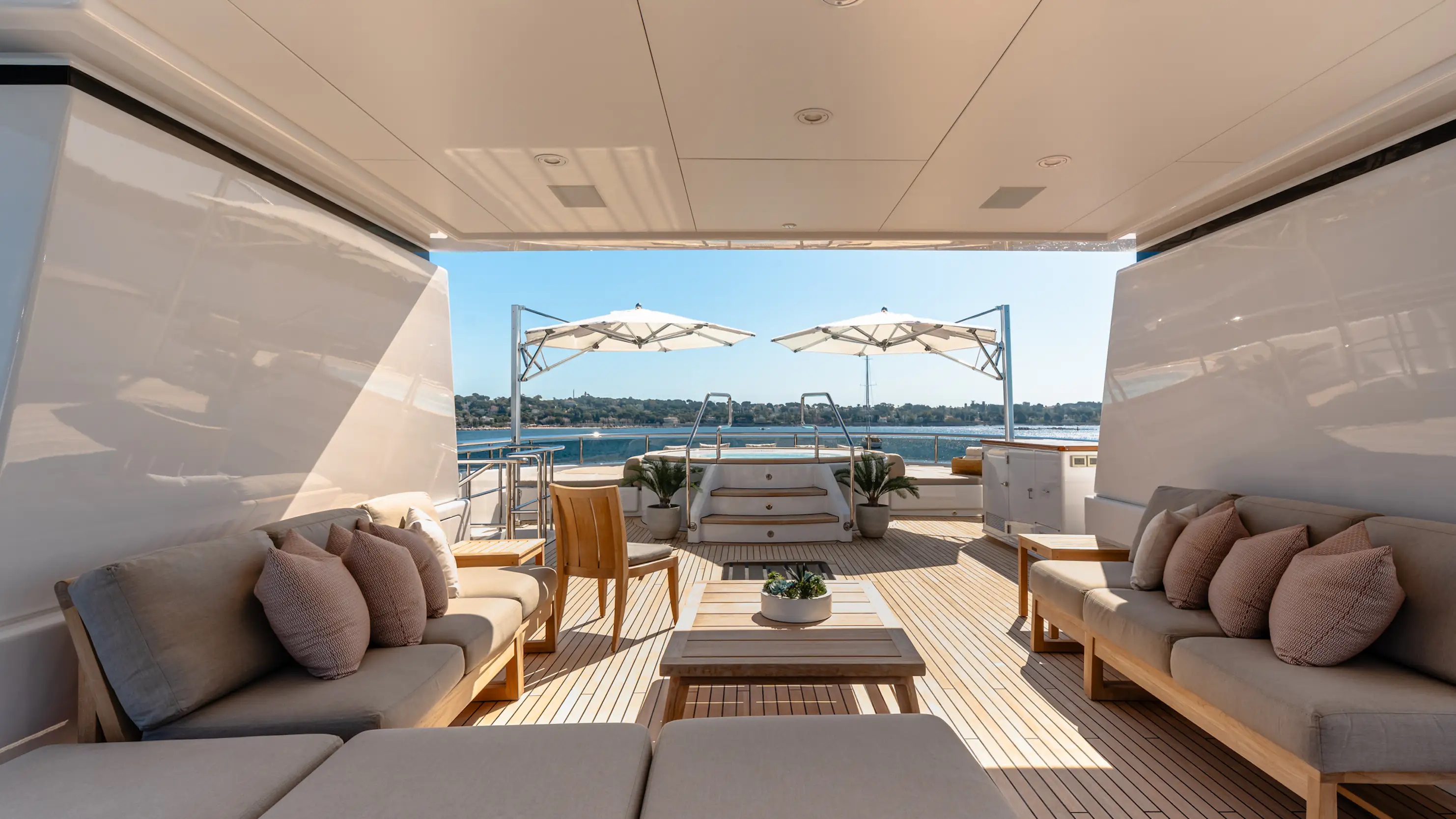204 Lounge on Sun deck.jpg