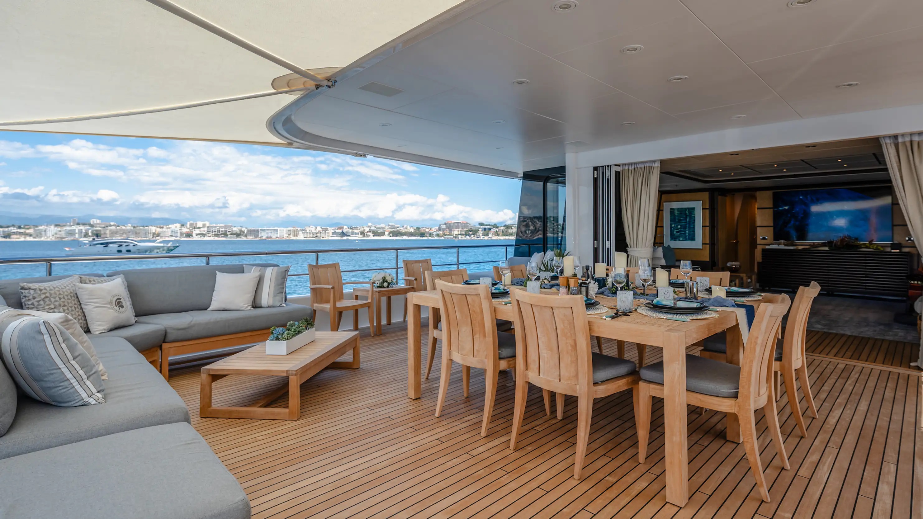 205 Bridge deck dining and lounge.jpg