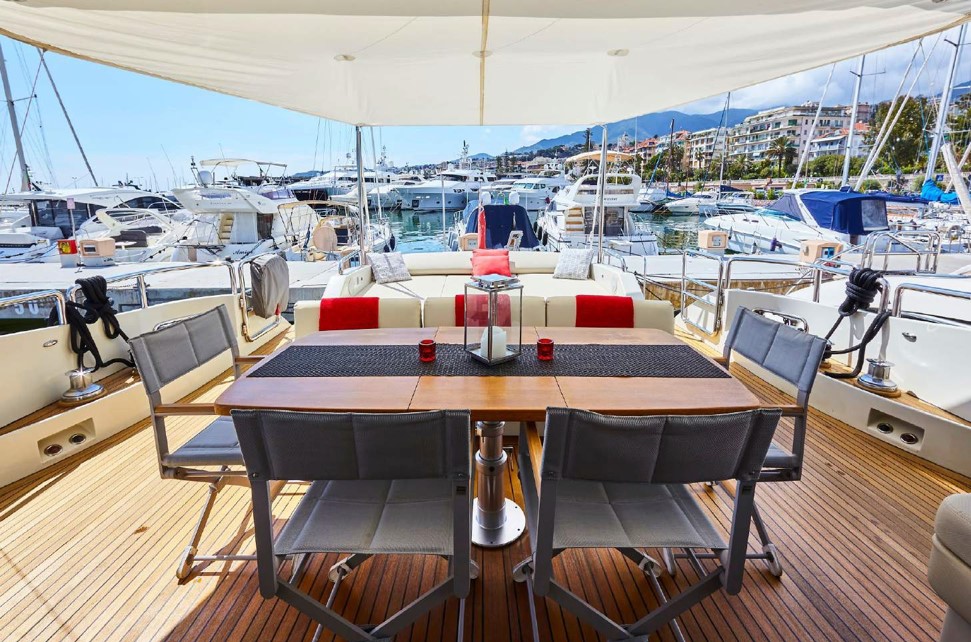 206 Main deck dining alternative view.jpg
