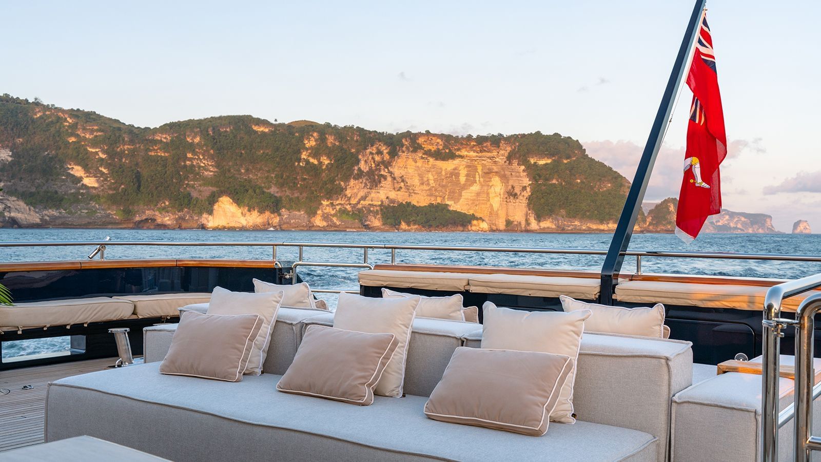 207 Main deck seating.jpg