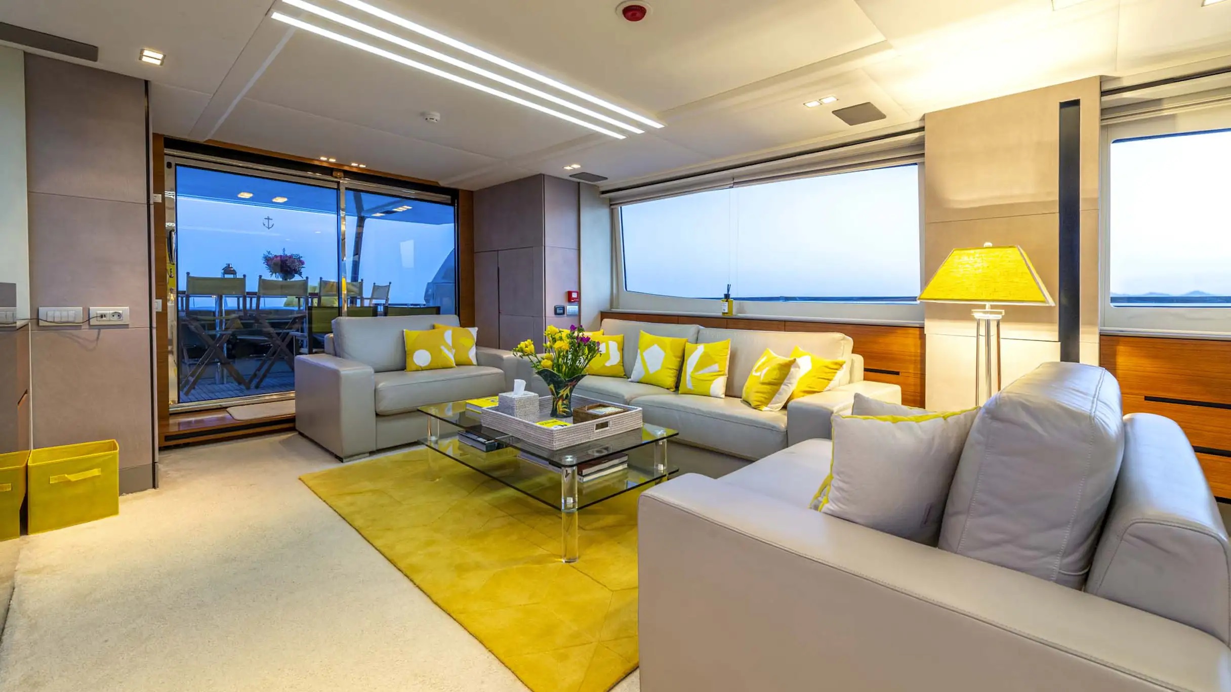 302 Main deck salon alternative view.jpg