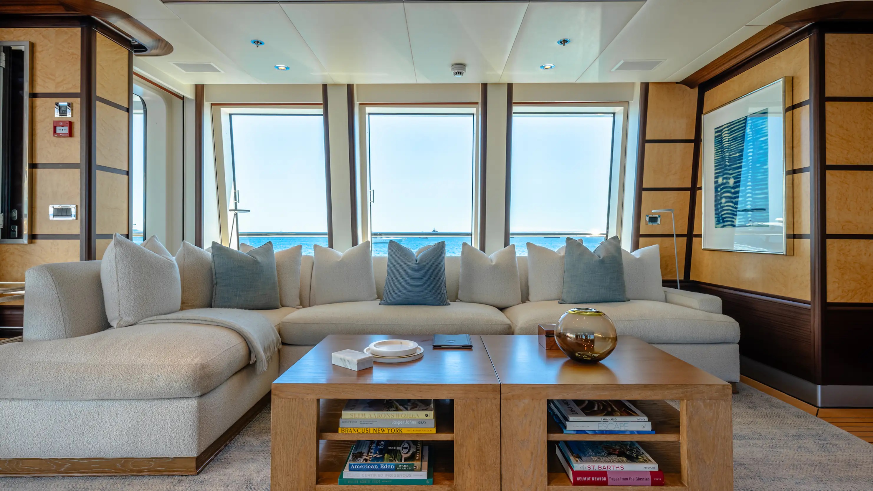 304 Bridge deck salon alternative view.jpg
