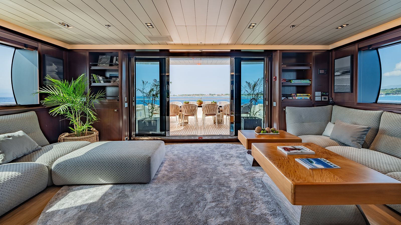 305 Upper deck salon alternative view.jpg