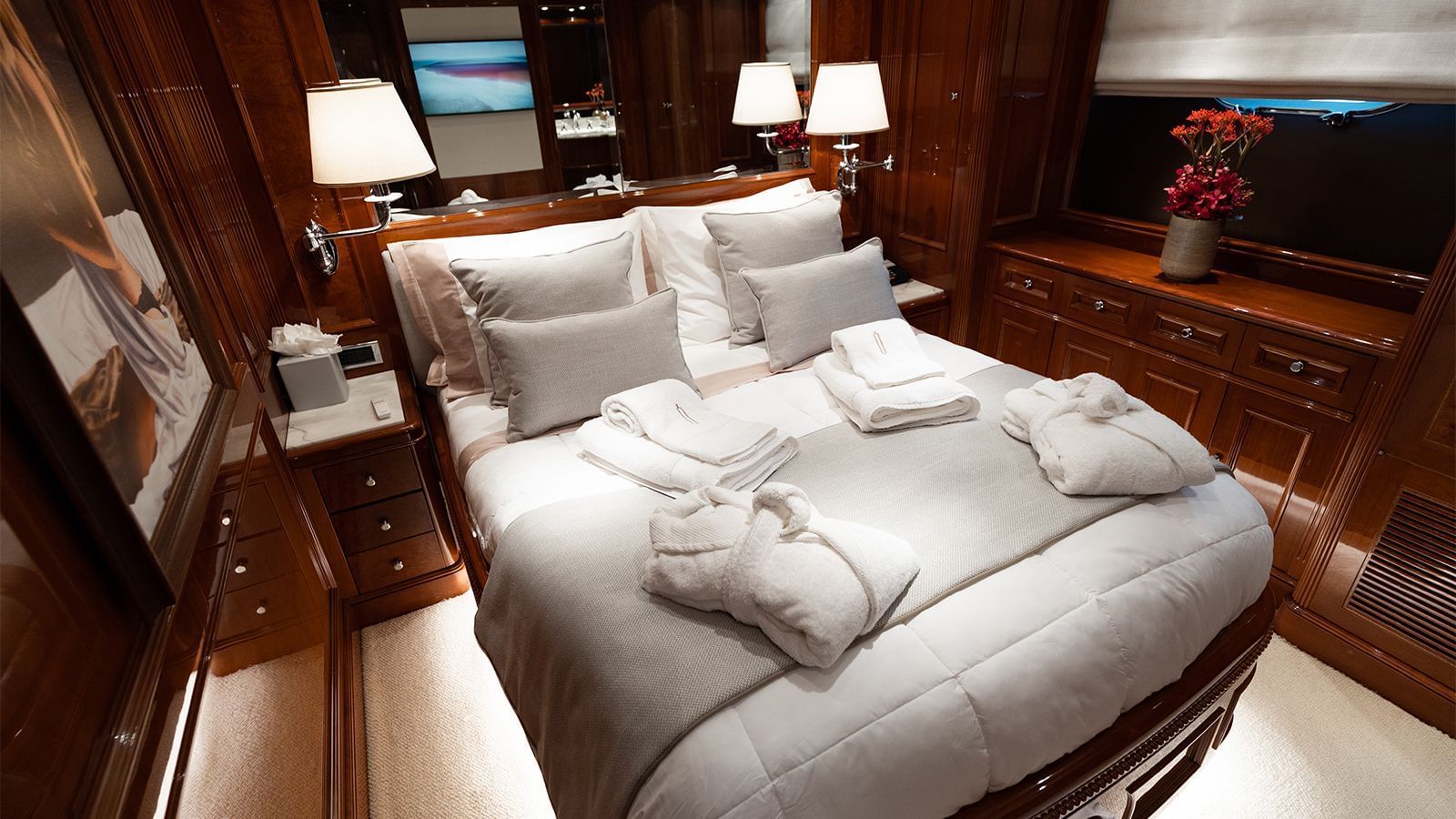 4.4 Double cabin.jpg