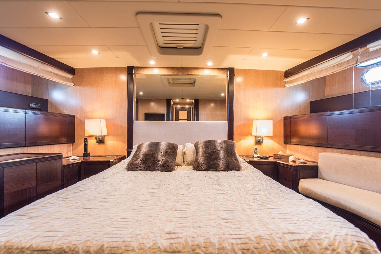 401 Master suite.jpg