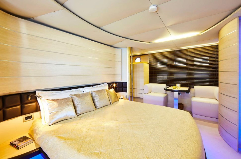 402 Master suite alternative view.jpg