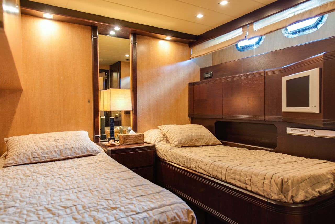 402 Twin cabin.jpg