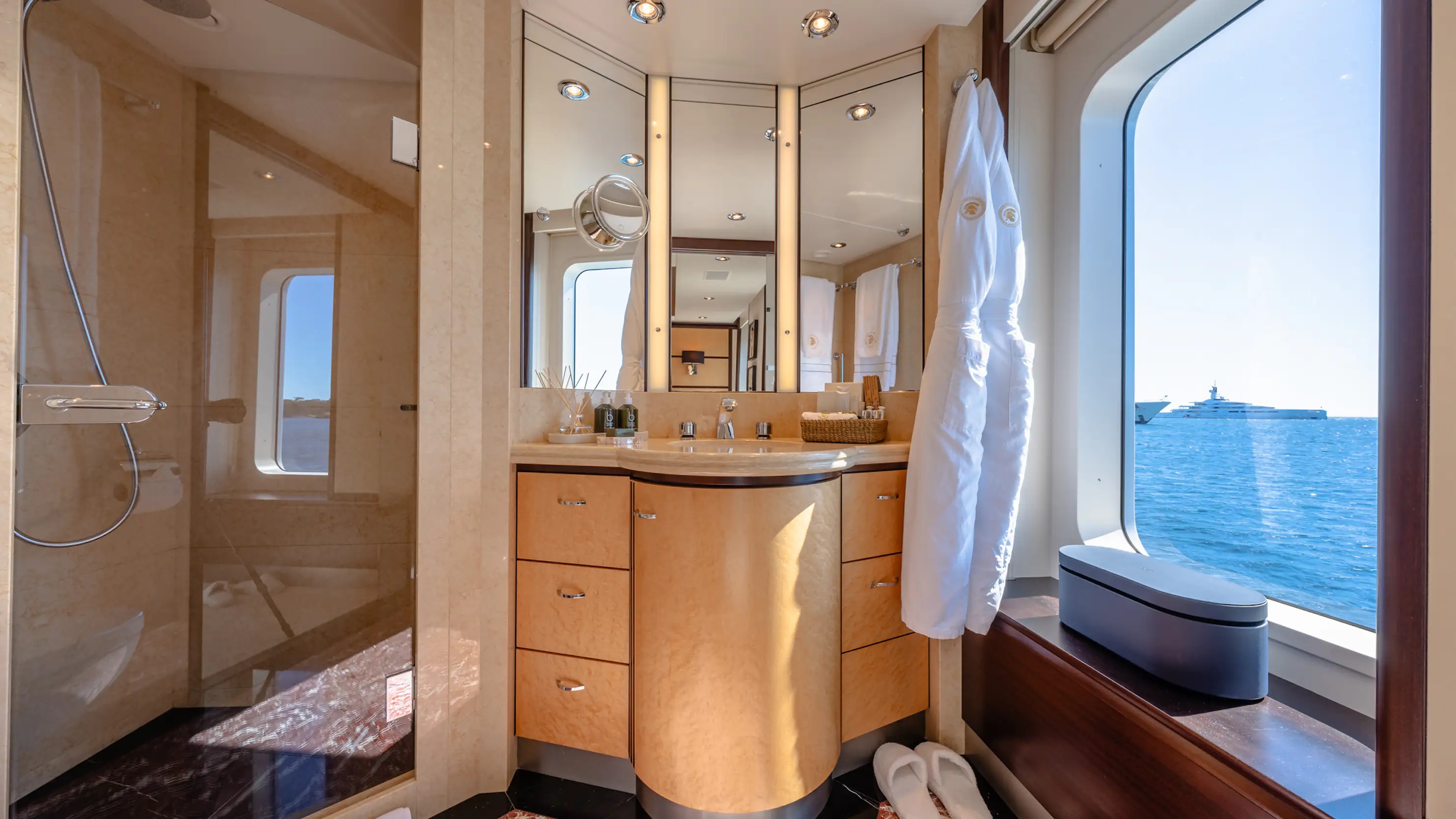 406 Double suite ensuite.jpg