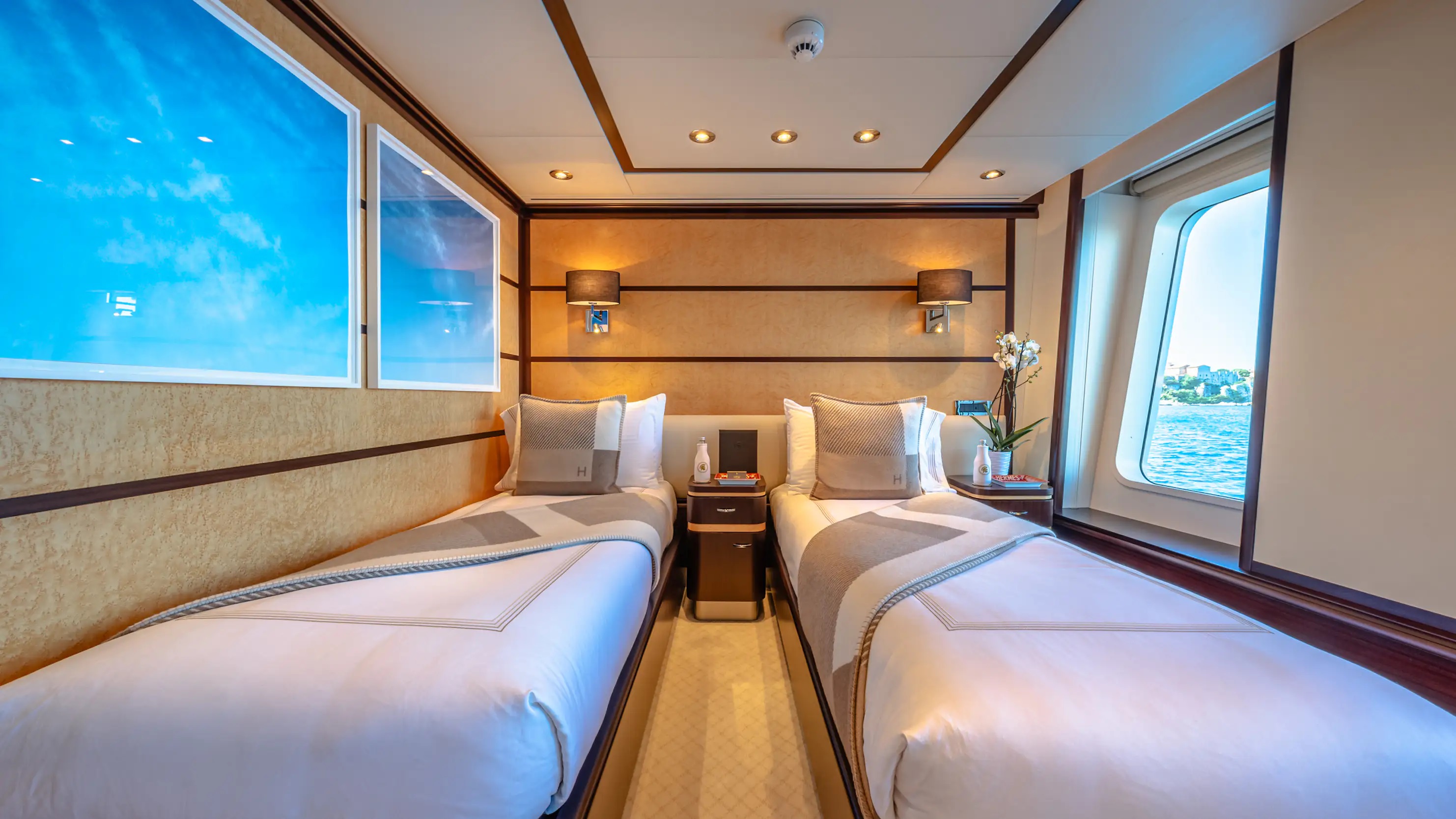 407 Twin suite.jpg