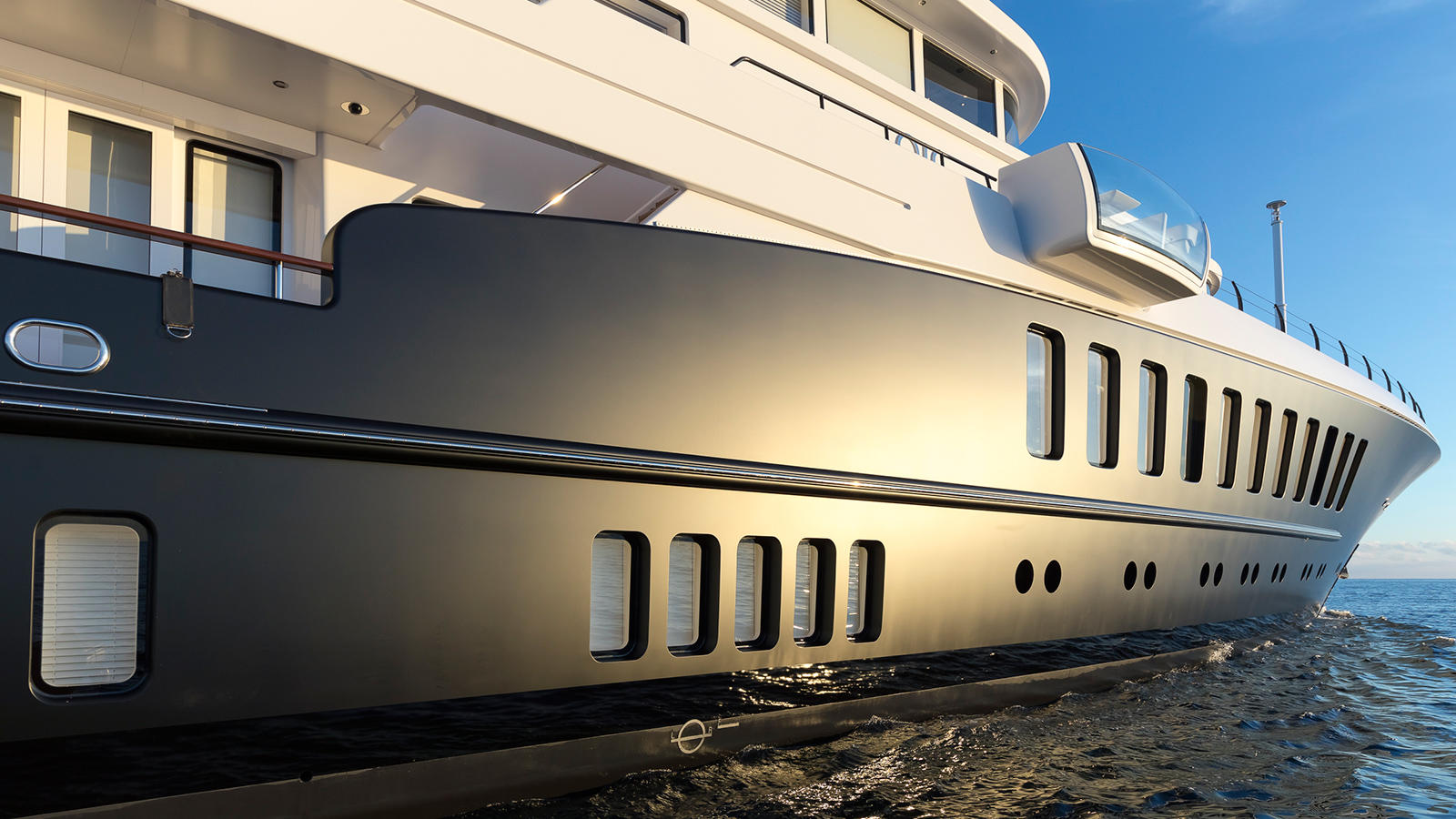81m AIR matt hull detail.jpg