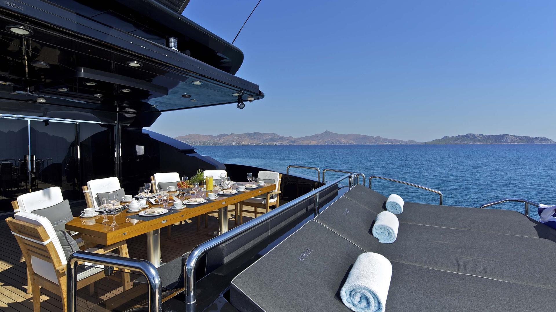 Aft deck and sun pads.jpg