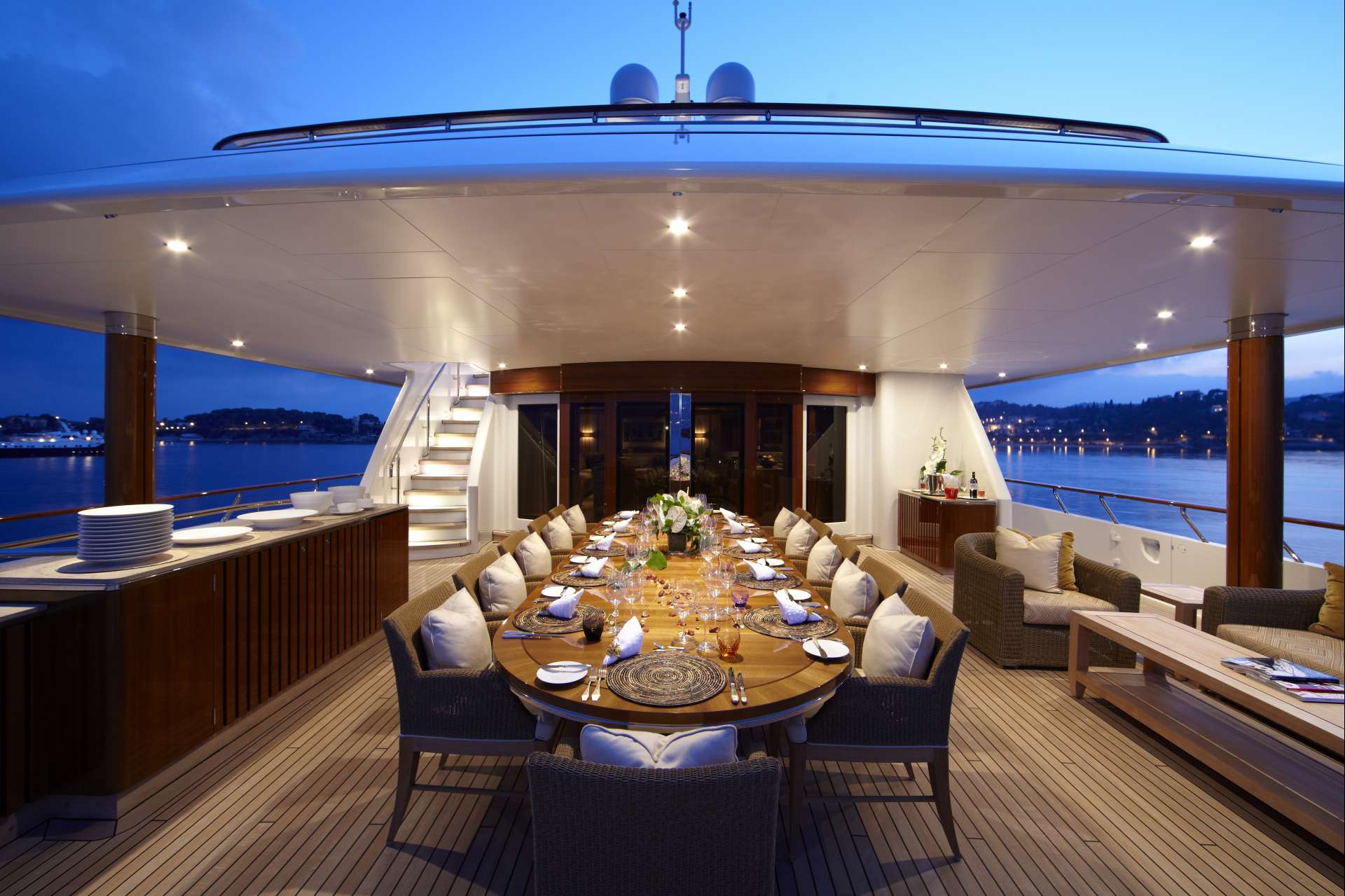 Bridgedeck aft.jpg