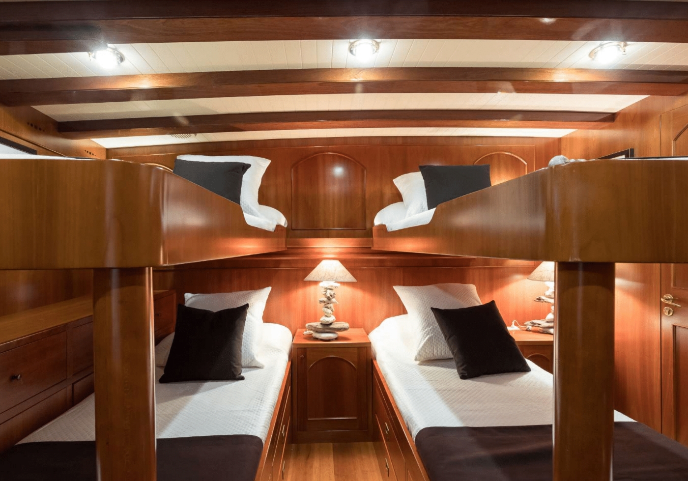 Crew cabin 01.jpg