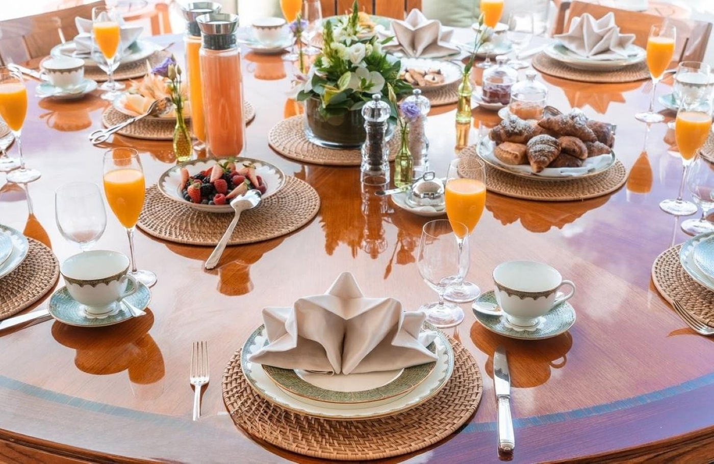 Dining Table 02.jpg