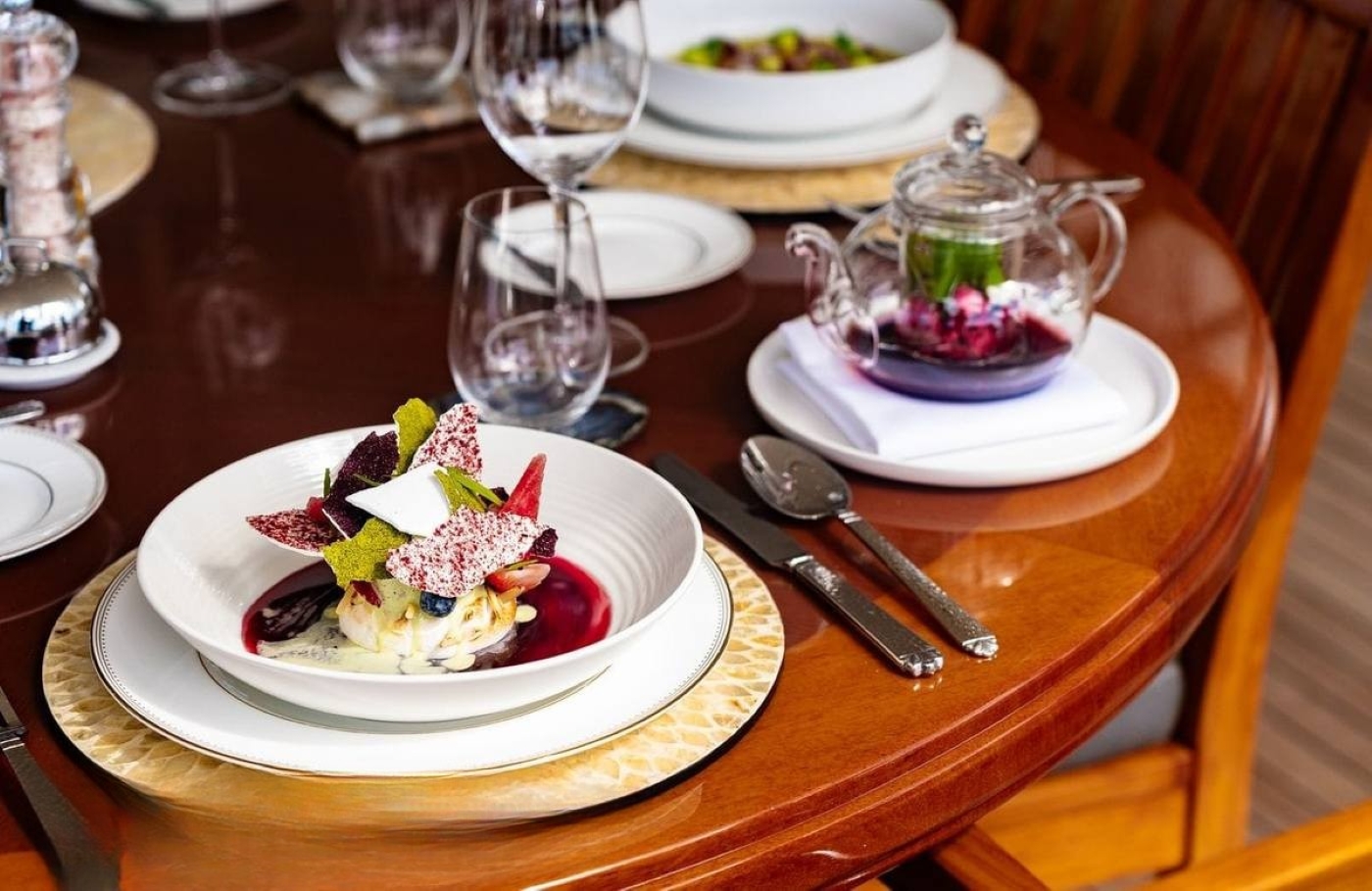 Dining Table 04.jpg