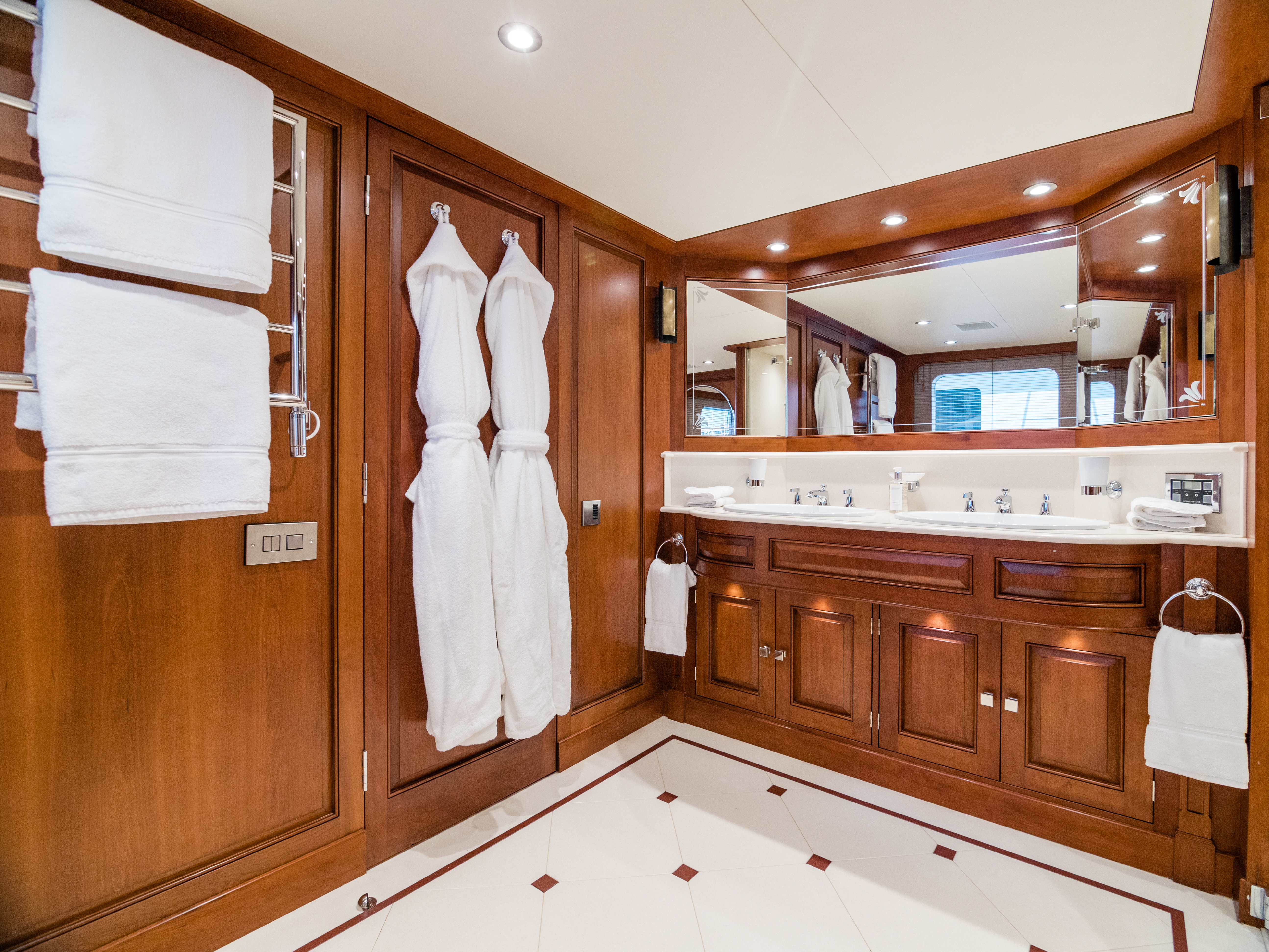 Ensuite bathroom.  .jpg