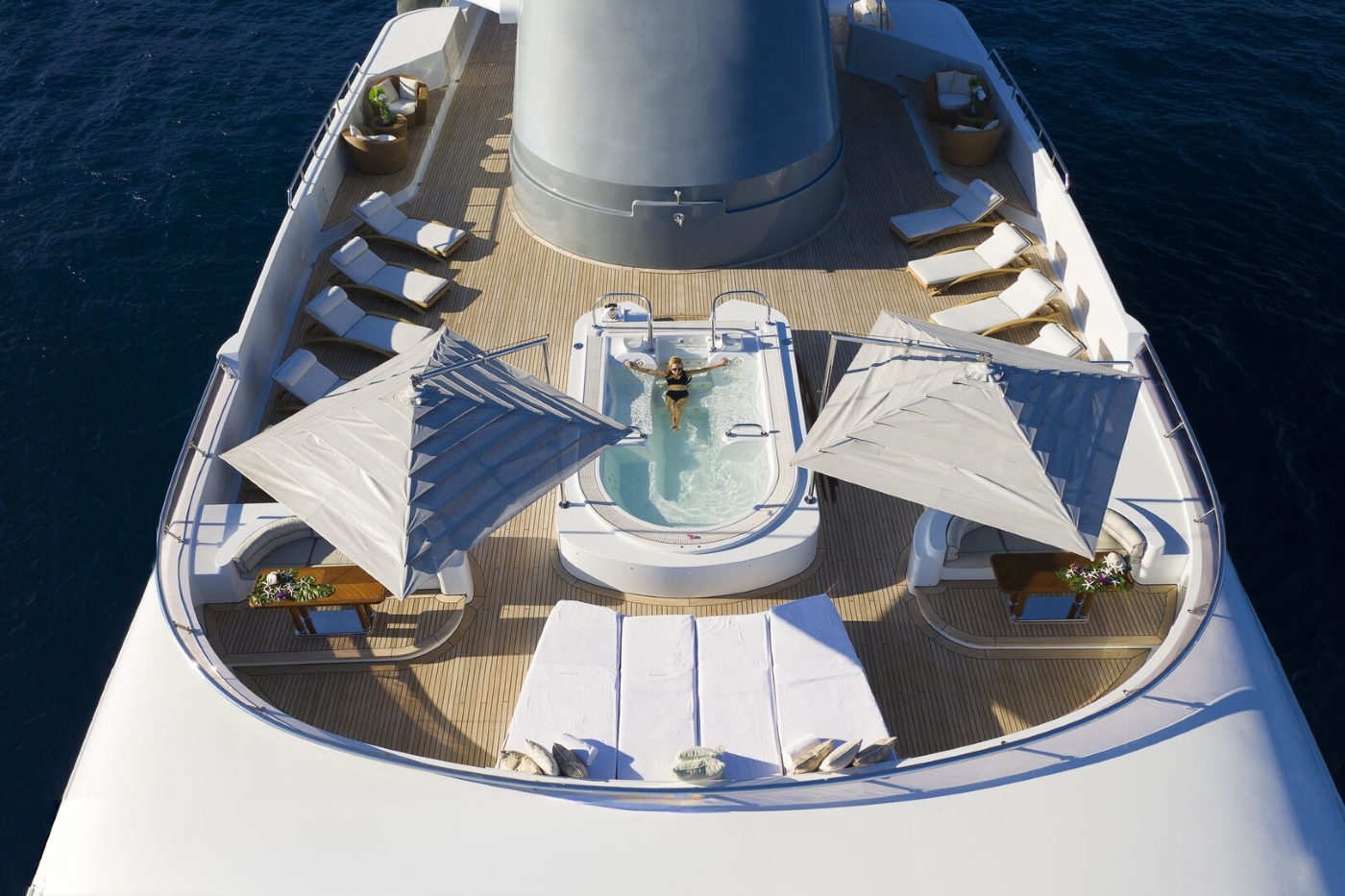 Exterior Sunbathing Area 04.jpg