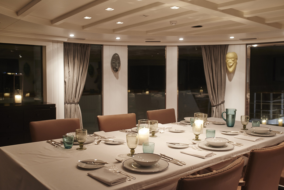 Fine dinign setting aboard MENORCA - Photo credit Mare e Terra.jpg