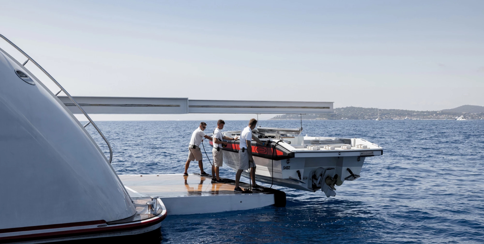 Foredeck with entertainment area.jpg