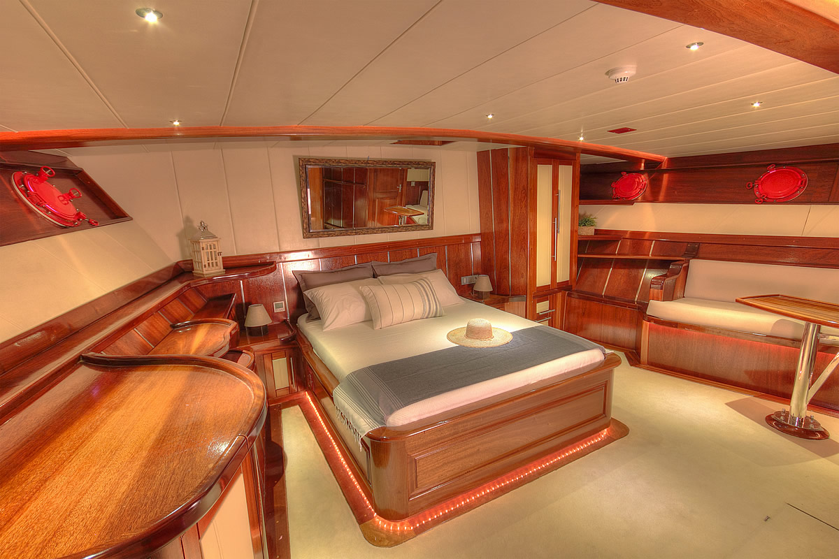 Guest cabin 1.jpg