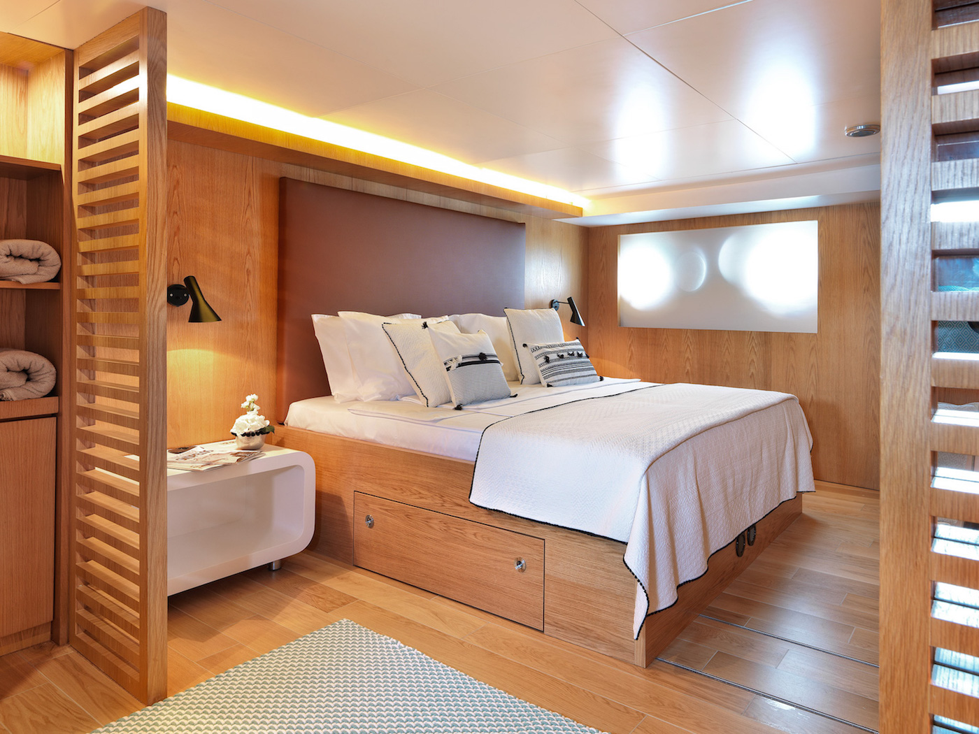 HAPPY DAY MASTER CABIN LOWER DECK fore.jpg