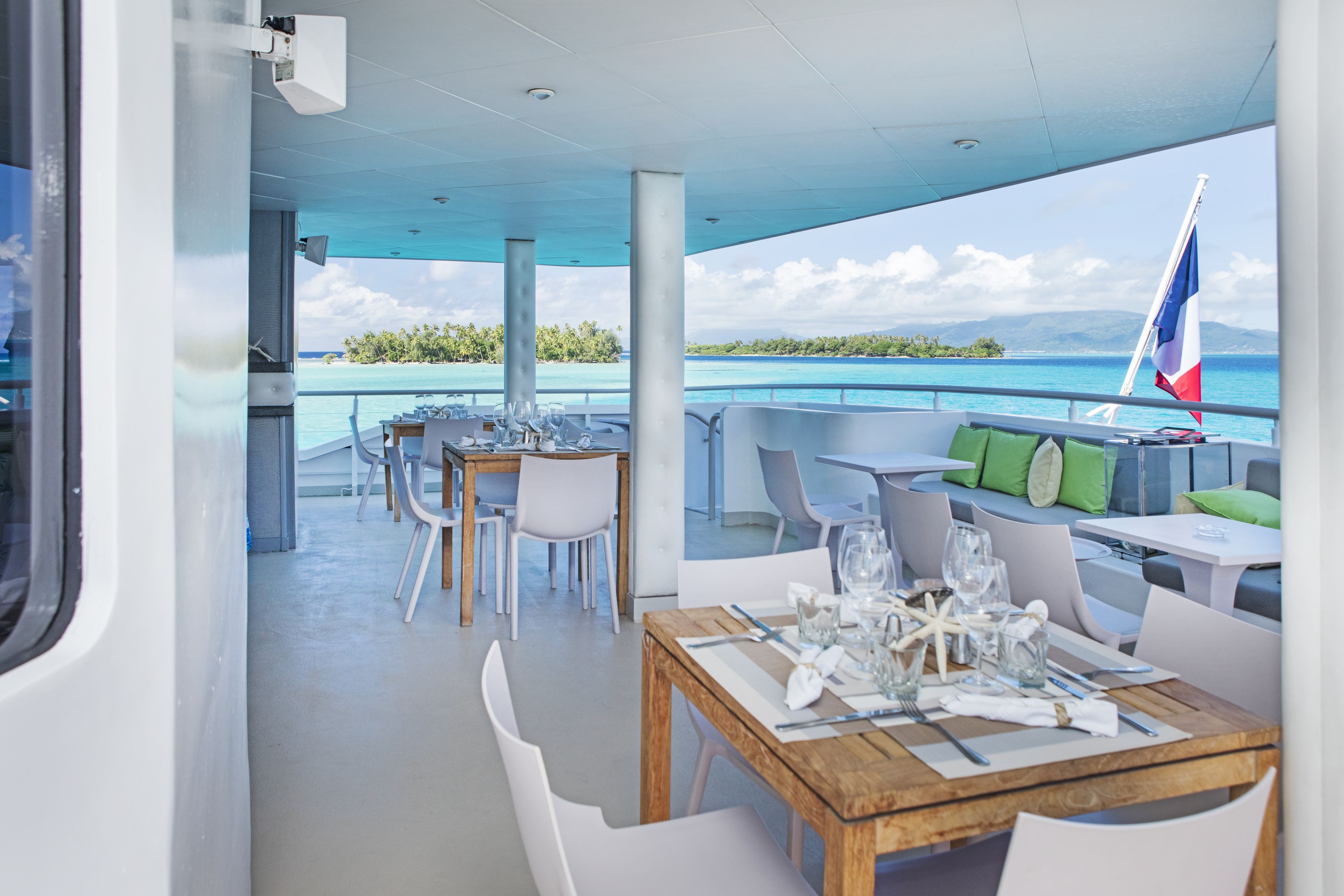 Haumana - Lunch on deck 3 © Gregoire Le Bacon.jpg