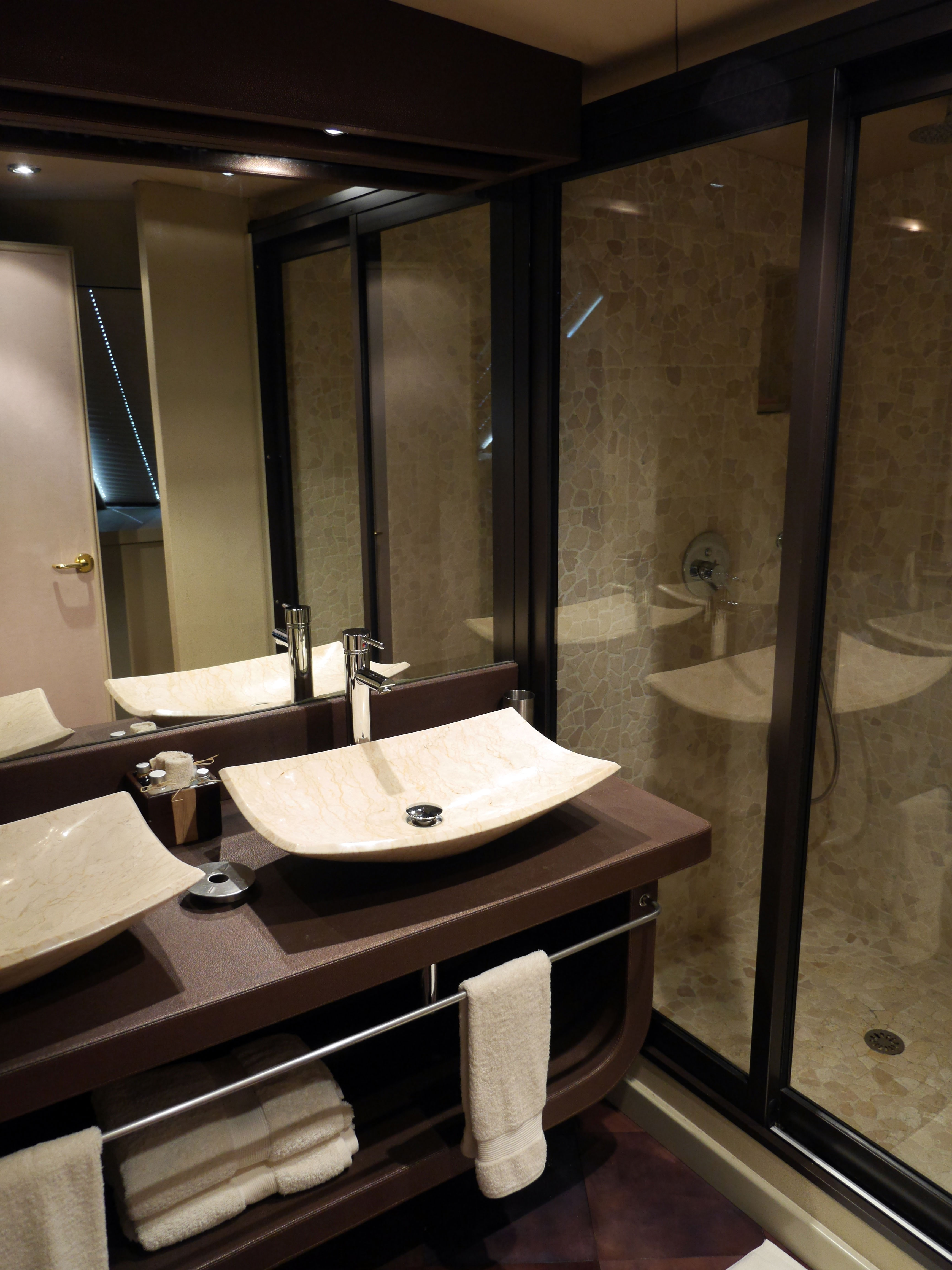 Haumana Panoramic Suite 05 - Bathroom.jpg