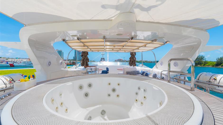 Hot Tub 40956.jpg