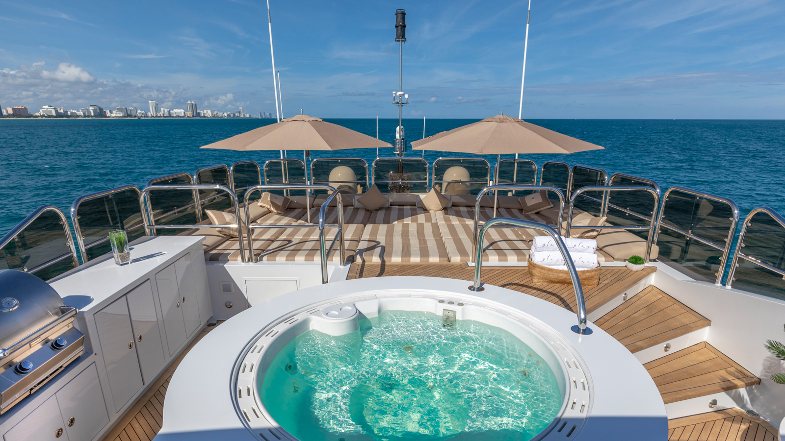 Jacuzzi on the sun deck.jpg
