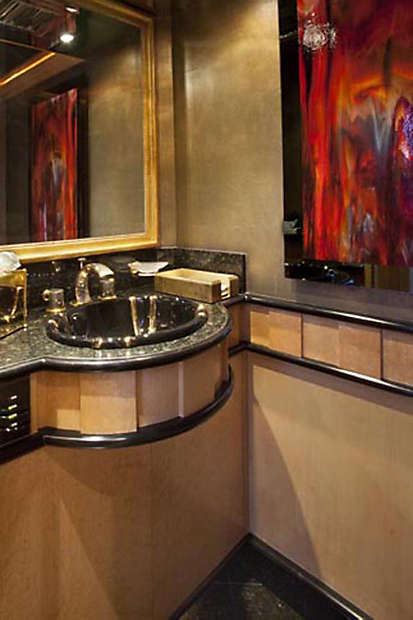 Lady-sharon-gale-yacht-bathroom.jpg
