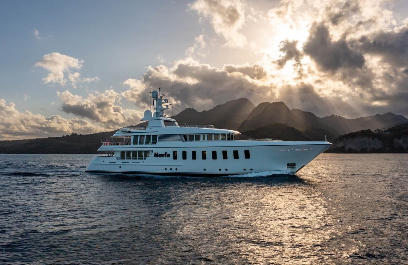 Luxury Superyacht Harle.jpg