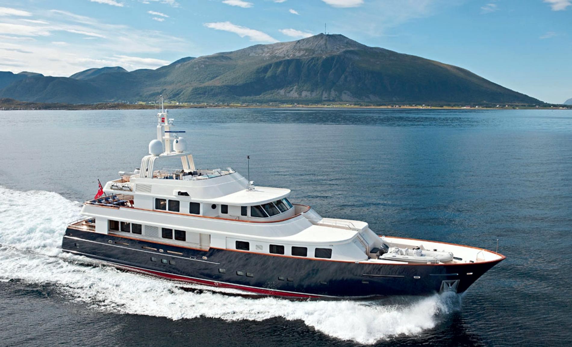 Luxury motor yacht FABULOUS CHARACTER.jpg