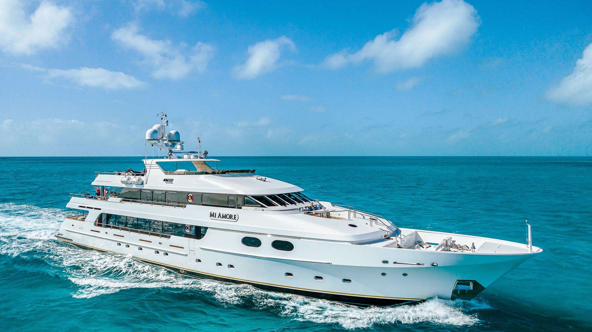Luxury yacht MI AMORE.jpg