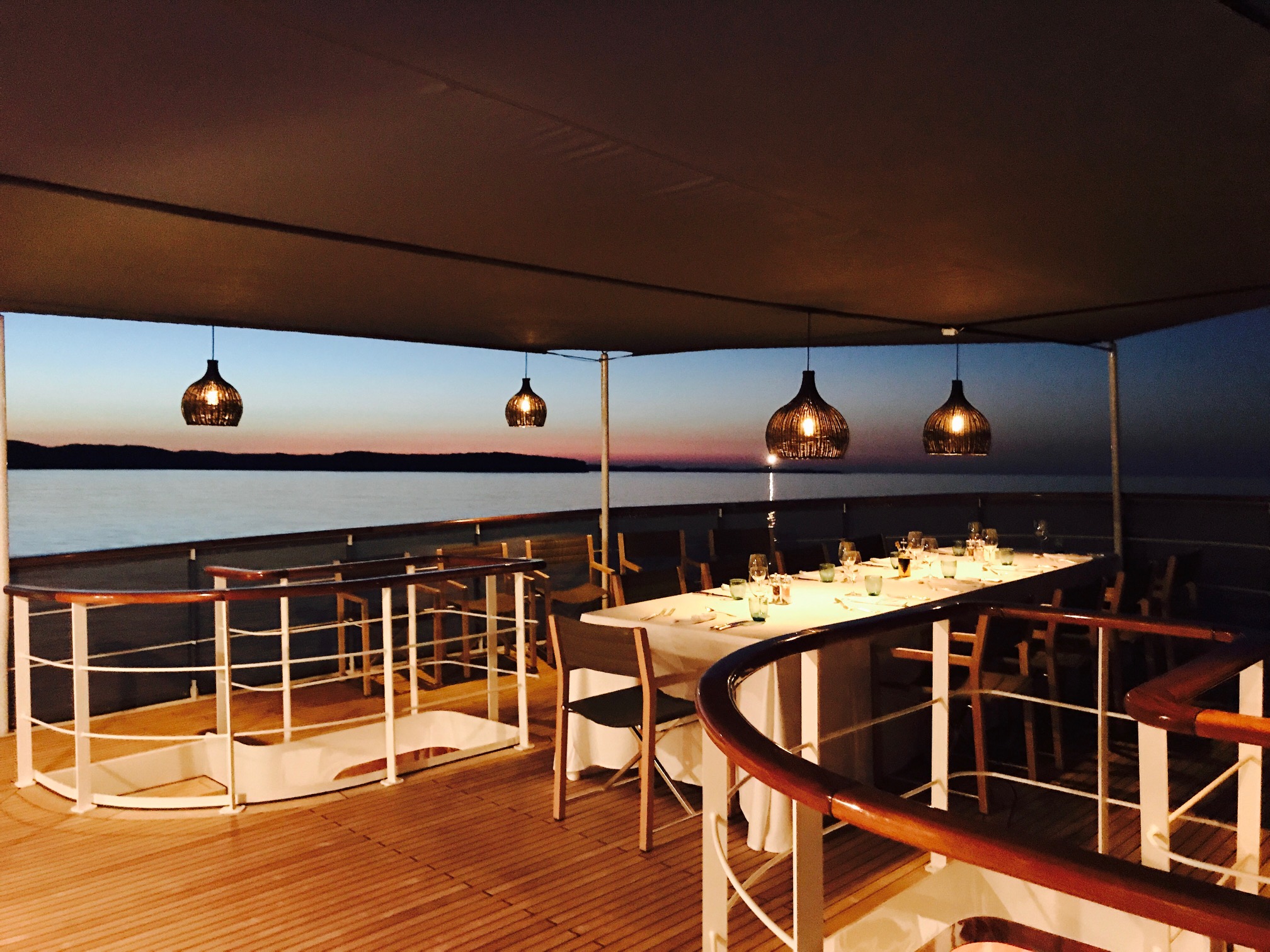 MENORCA - al fresco  dining at sunset  - Photo credit Mare e Terra.jpg