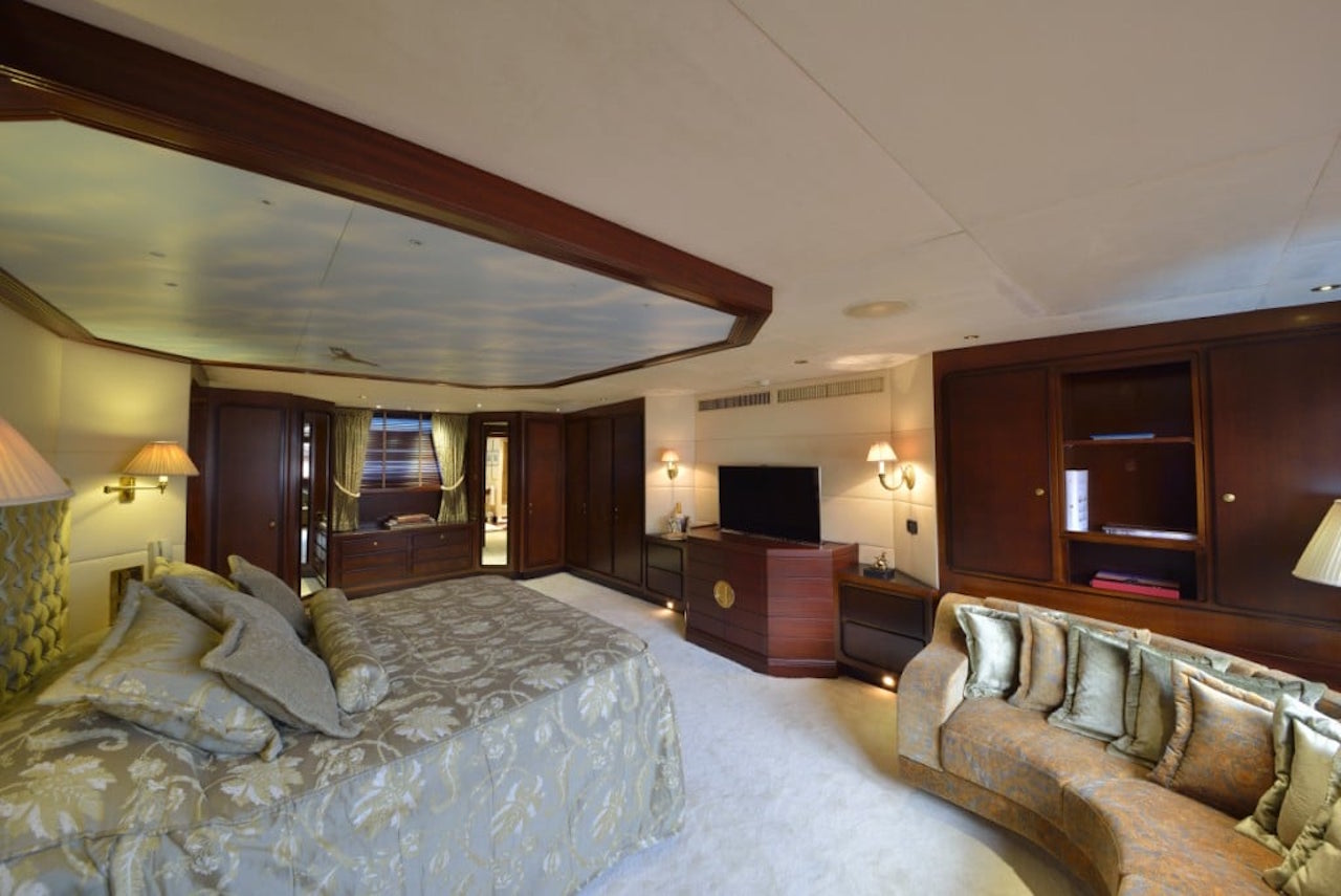 Master Cabin 96.jpg