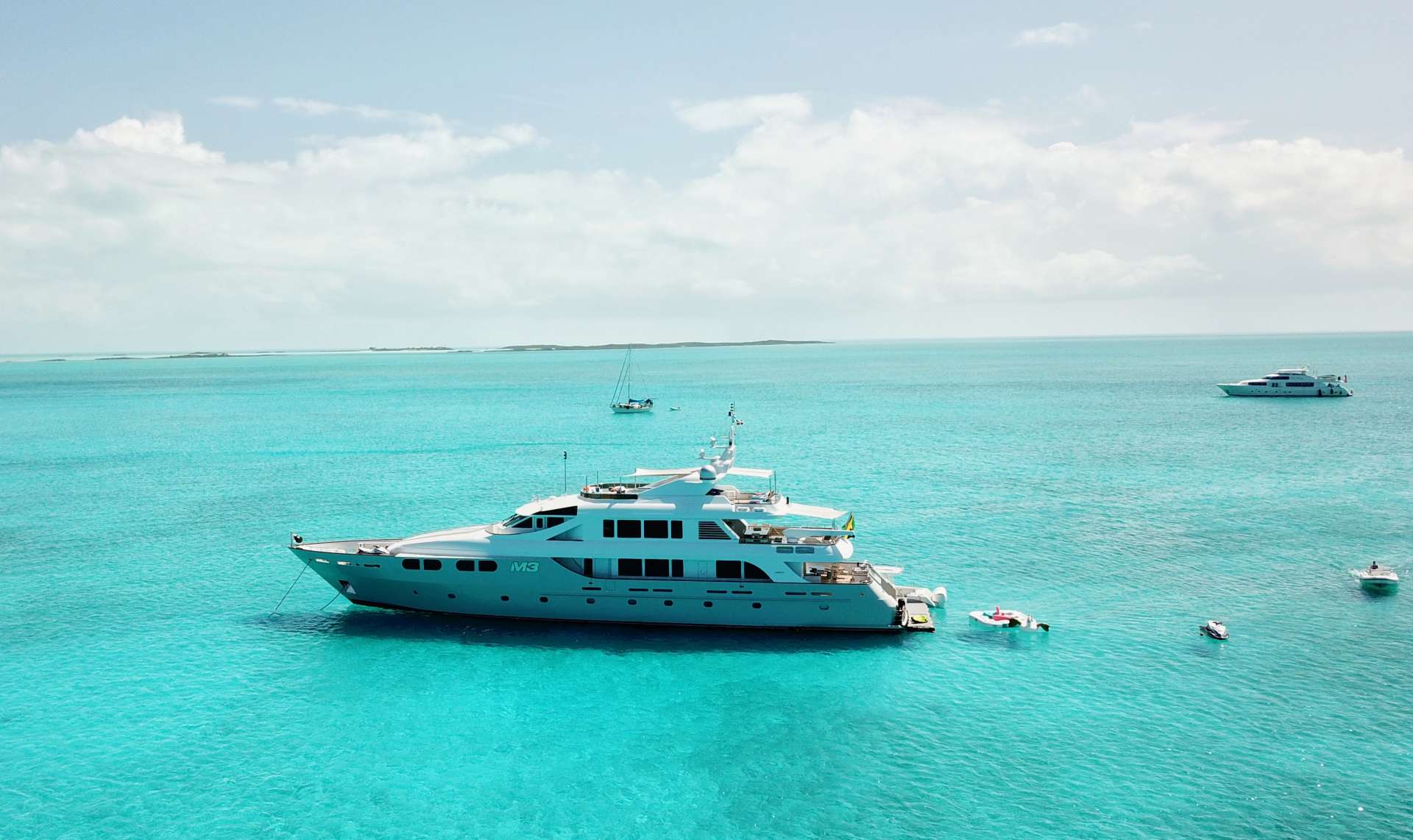 Motor yacht M3.jpg