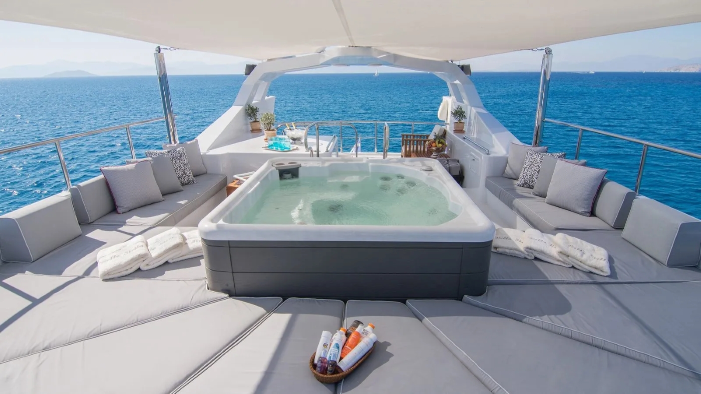 Opendeck With Swimming Pool Area 01.jpg