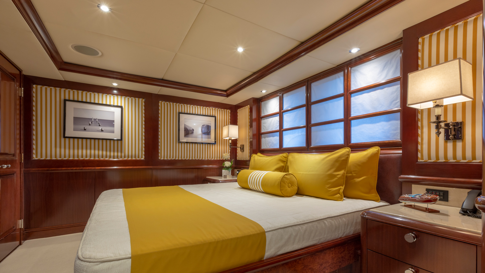 Starboard guest stateroom king .jpg