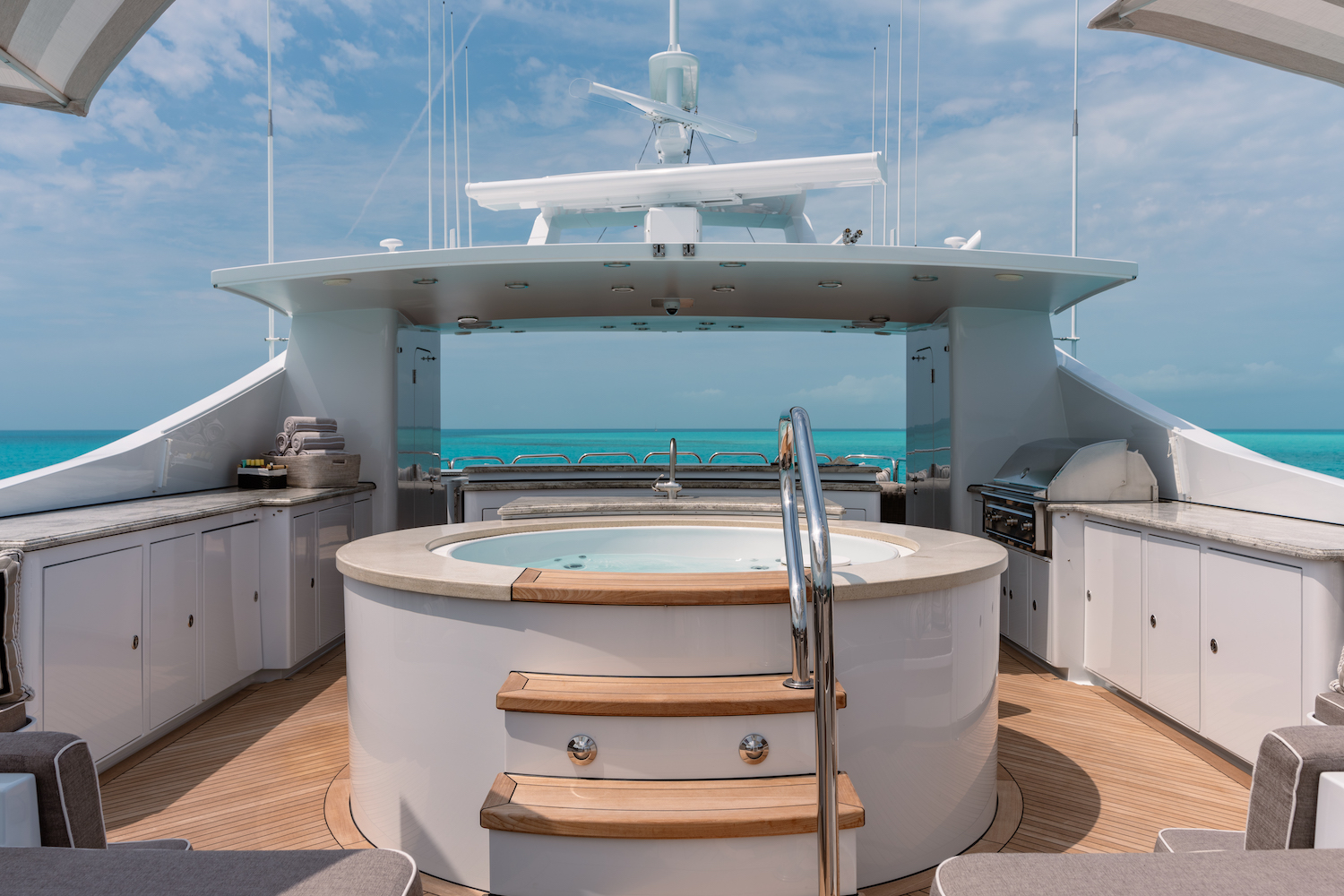 Sun Deck Jacuzzi - Photo credit Ocean Air Media.jpg
