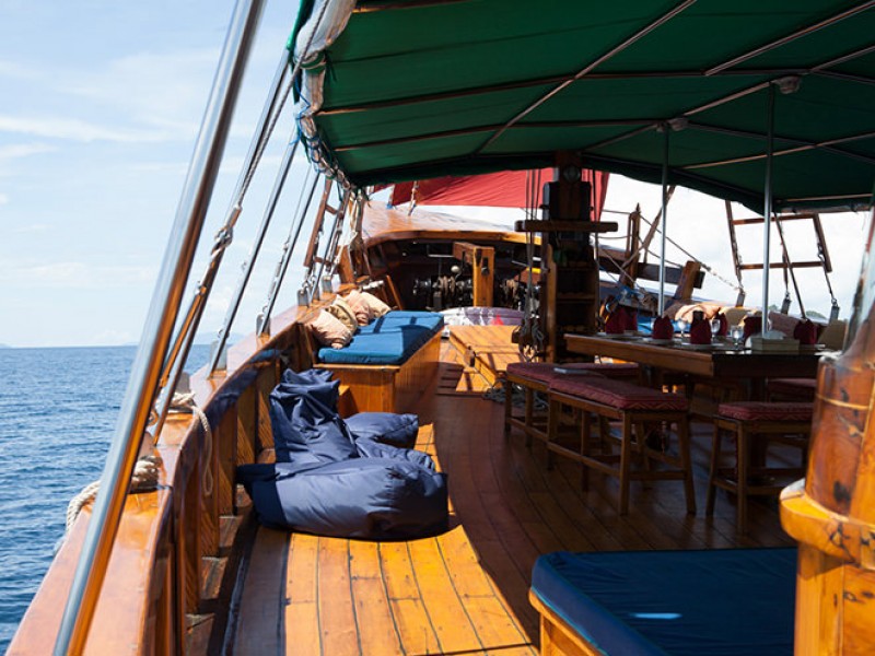 Tiger-Blue-Liveaboard-Deck-800x600.jpg