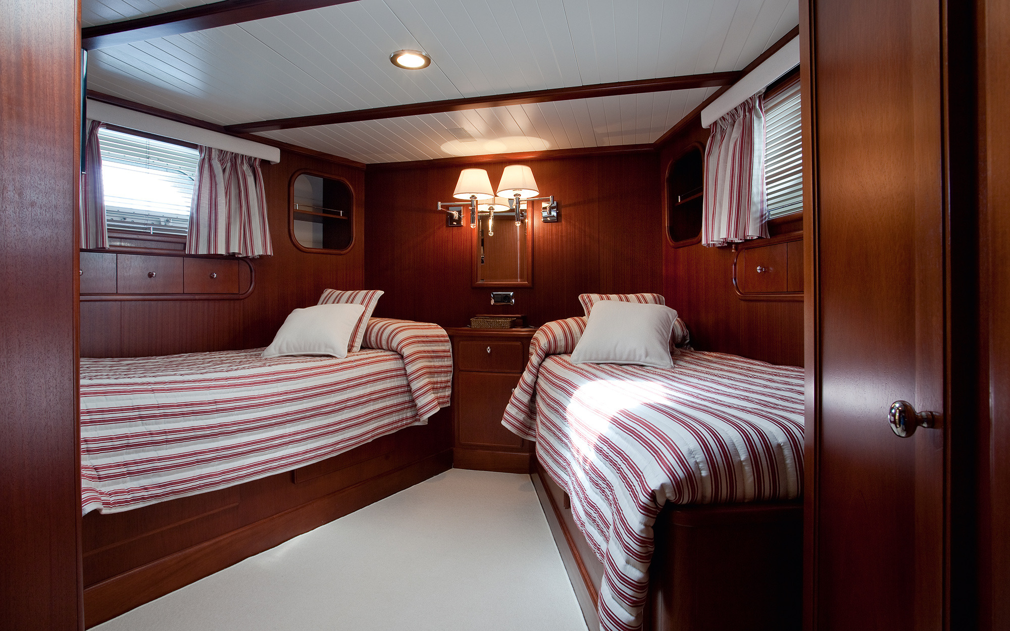 Twin cabin forward.jpg