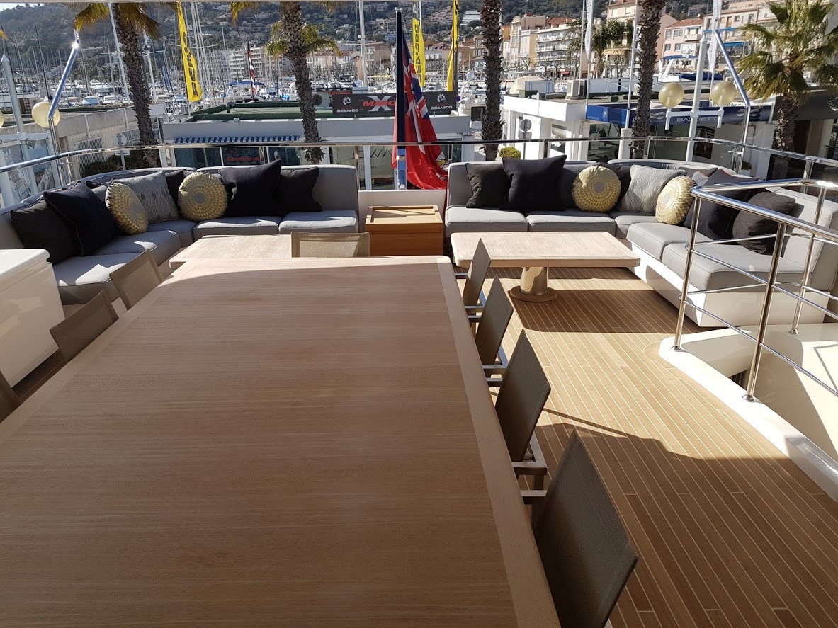 Upper deck alfresco dining.jpg
