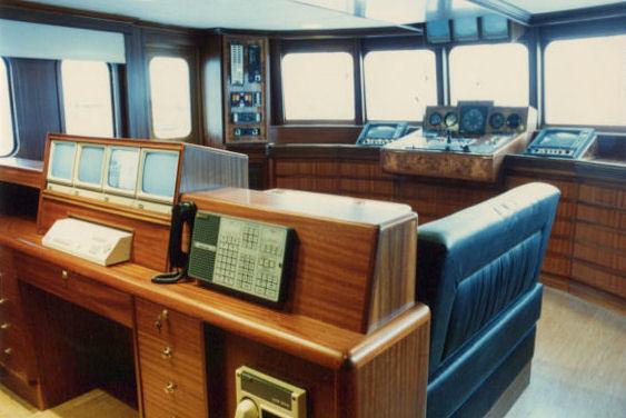 Yacht LADY K II - bridge.jpg