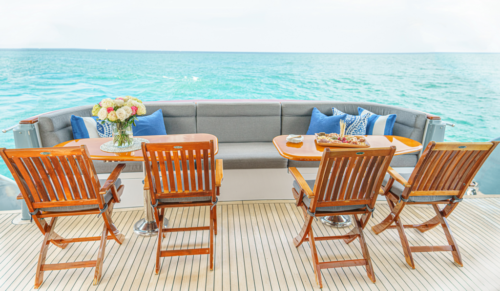 aft deck dining.png