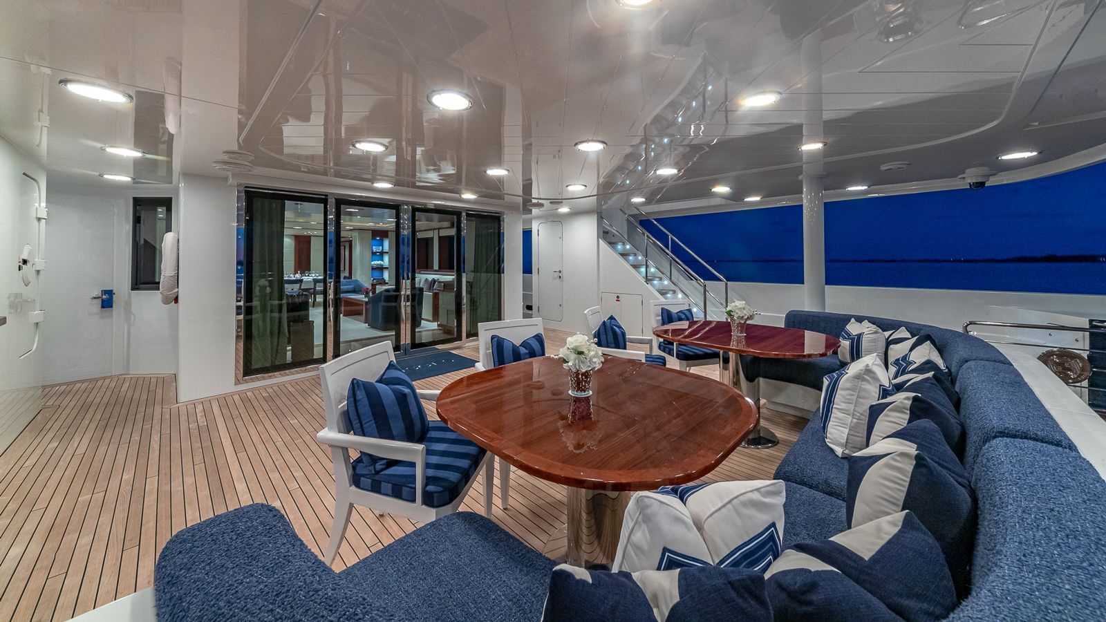 aft deck louning area.jpg