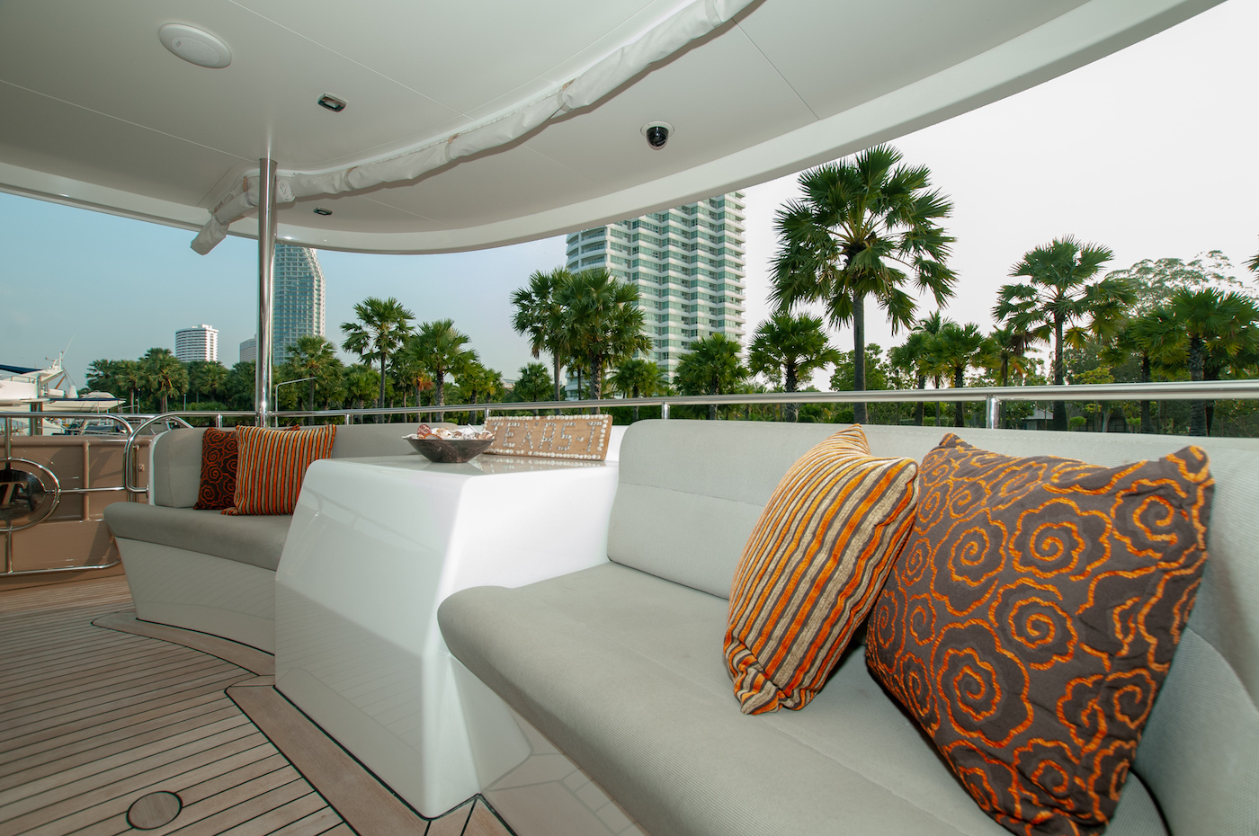 aft exterior seating area.jpg