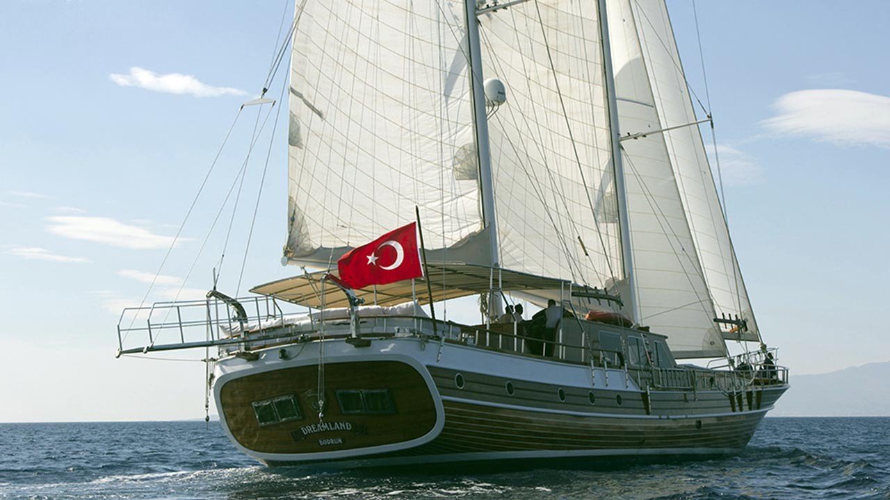 aft view sailing.jpg